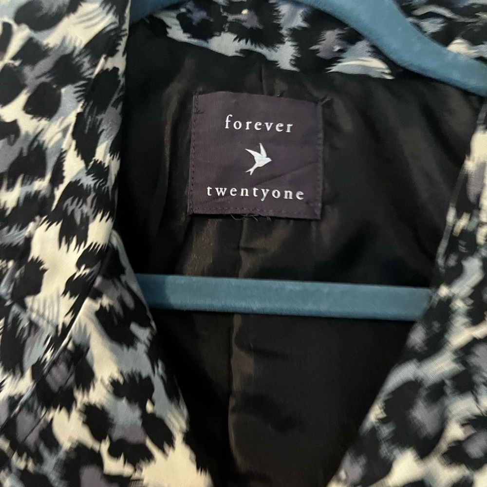 Forever 21 Snow Leopard Print Trench Coat Long Jacket Cheetah Animal Fall Winter - Picture 7 of 7